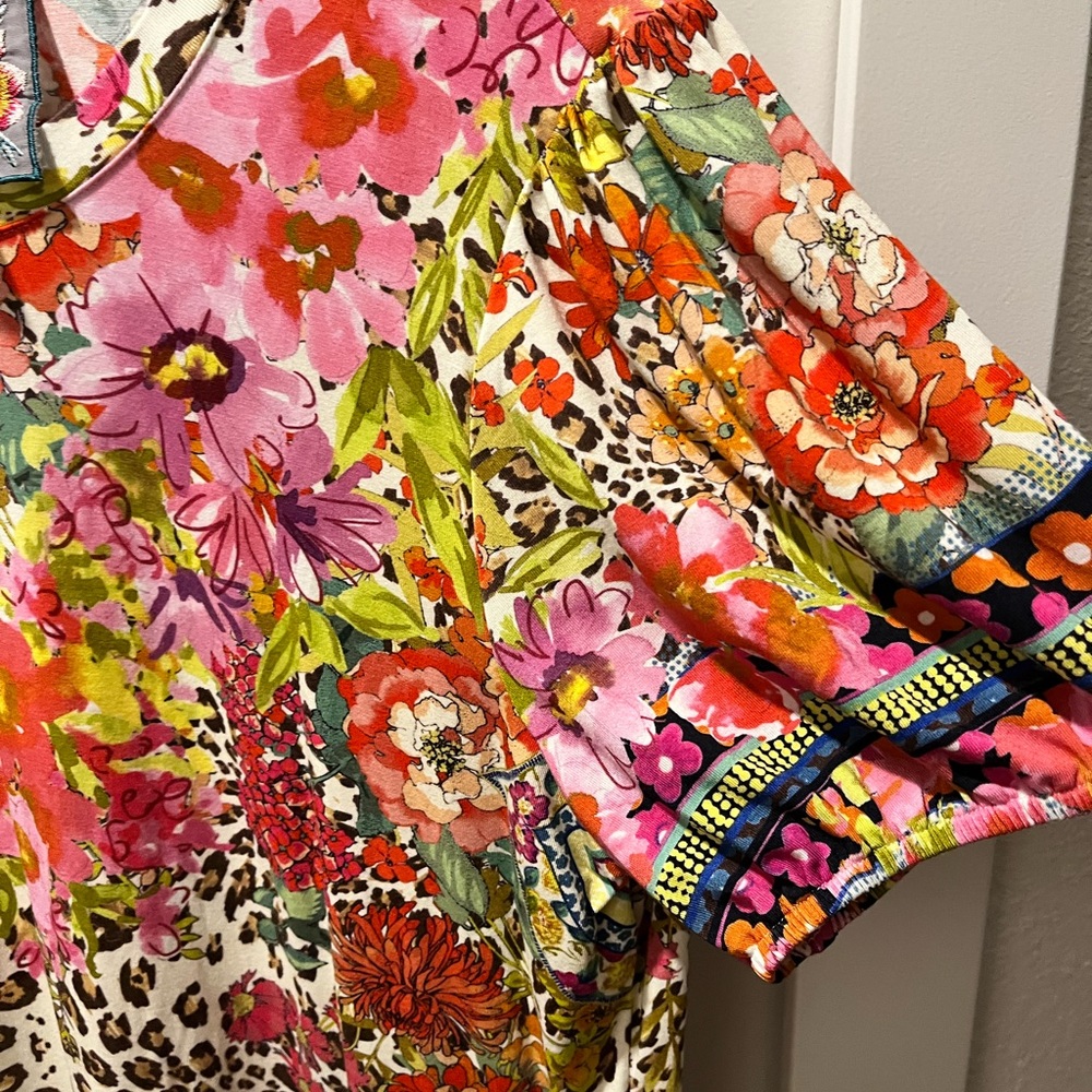 JOHNNY WAS PRE-LOVED AUTHENTIC ‘WILD GARDEN’ PUFF SLEEVES, CREW-NECK SOFT SHIRT - Picture 11 of 17